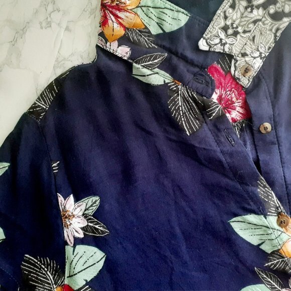 Hawaiian Style Two Toned Navy Gray Floral Short Sleeve Womens Button Shirt S-M - Picture 6 of 10
